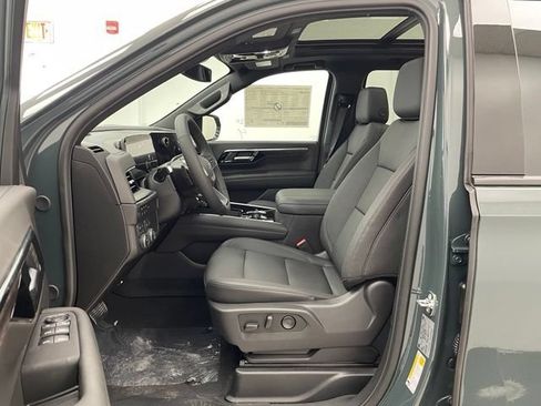 New 2026 Chevrolet Suburban Z71 w/ Comfort Package AWD/4WD image 9