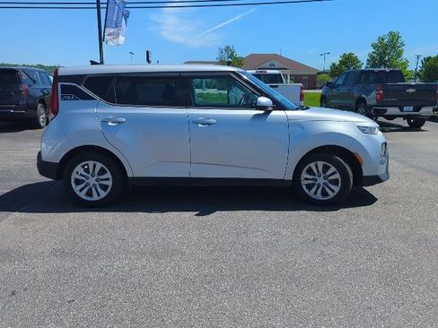Used 2020 Kia Soul LX FWD image 8