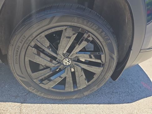 Certified 2023 Volkswagen Atlas Cross Sport SE w/ Black Wheel Package AWD/4WD image 16