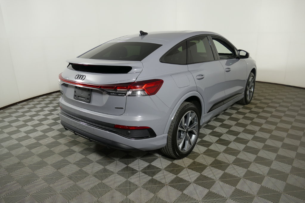 Used 2023 Audi Q4 e-tron Premium Plus w/ Premium Plus AWD/4WD image 3