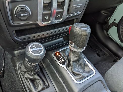 Used 2023 Jeep Wrangler Willys image 27