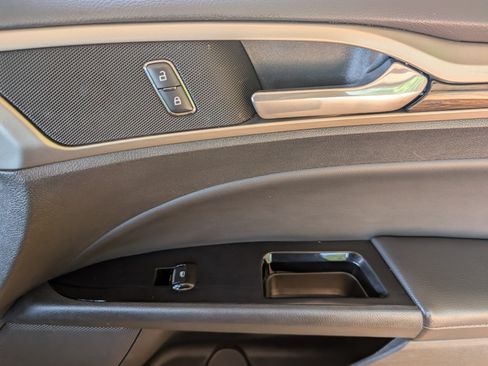 Used 2015 Ford Fusion Energi SE FWD image 18