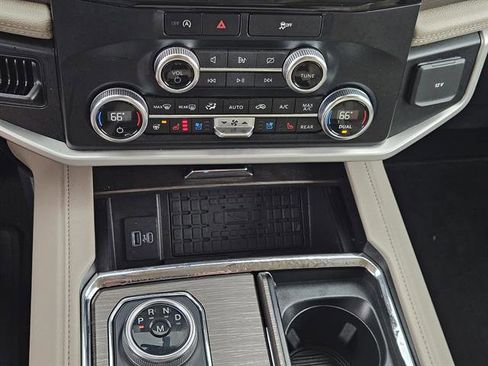 Used 2024 Ford Expedition Limited image 15
