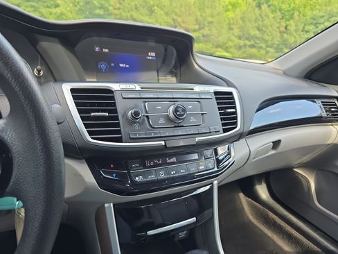 Used 2016 Honda Accord LX image 19