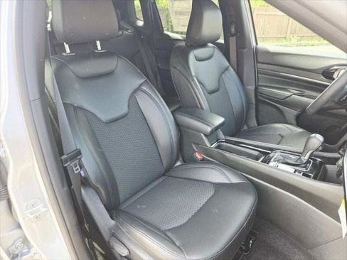 Certified 2025 Jeep Compass Latitude w/ Sun & Sound Group AWD/4WD image 16
