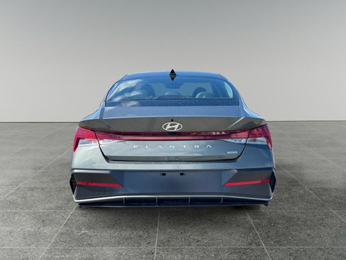New 2026 Hyundai Elantra Limited image 4