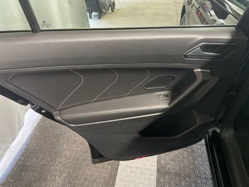 Certified 2023 Volkswagen Tiguan SE w/ Panoramic Sunroof Package AWD/4WD image 11