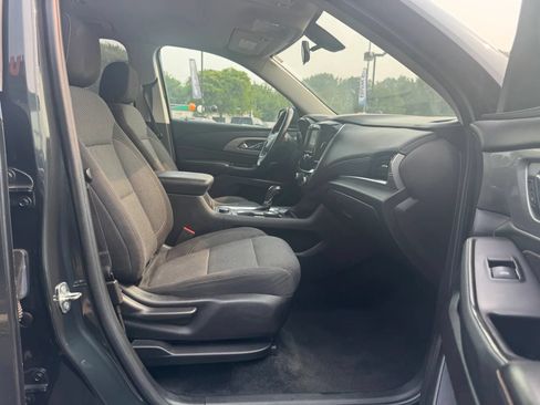 Used 2018 Chevrolet Traverse LT FWD image 12
