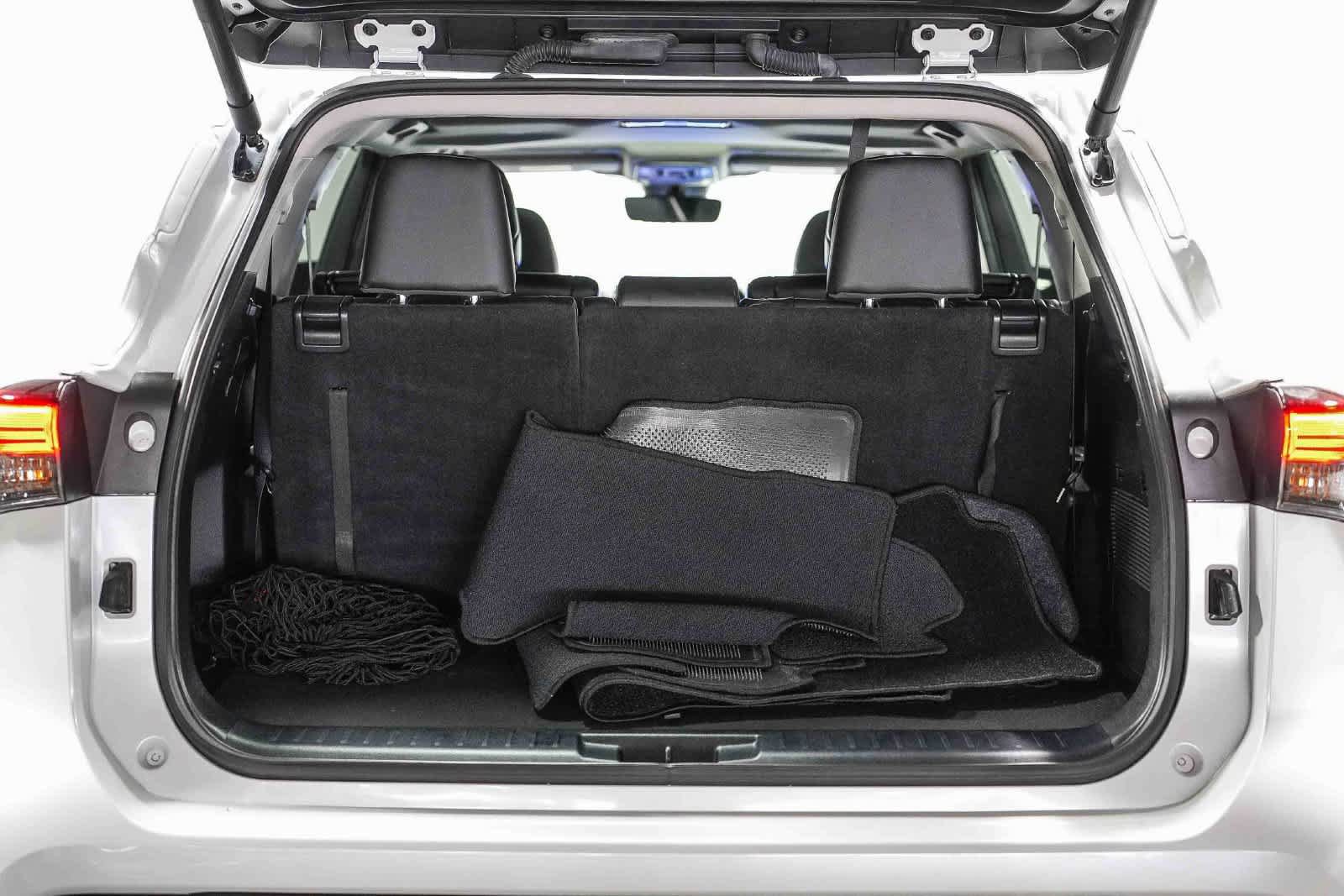Used 2024 Toyota Highlander XLE FWD image 26