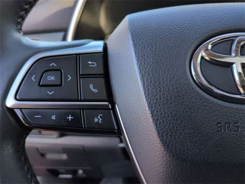 Used 2020 Toyota Highlander XLE image 26