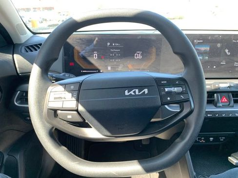 Used 2025 Kia K4 FWD image 17