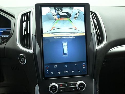 Certified 2022 Ford Edge Titanium w/ Class II Trailer Tow Package image 16