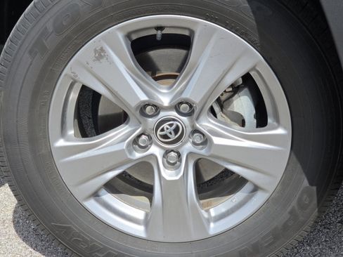 Used 2024 Toyota RAV4 XLE w/ Convenience Package image 11