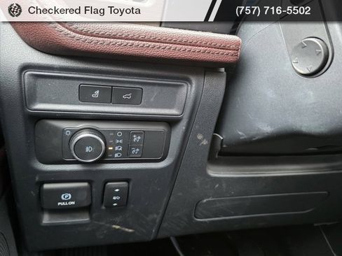 Used 2022 Ford Expedition Limited image 11