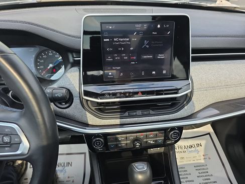 Used 2022 Jeep Compass Latitude w/ Sun and Sound Group FWD image 18