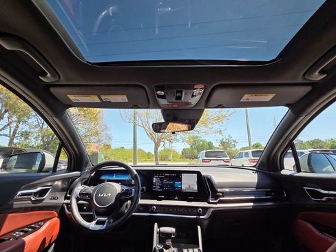 Used 2025 Kia Sportage SX image 20