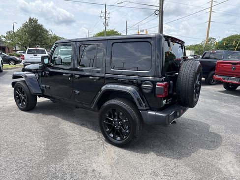 Certified 2025 Jeep Wrangler Unlimited Sahara w/ Safety Group AWD/4WD image 7