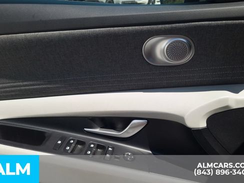 Used 2024 Hyundai Elantra Limited FWD image 17