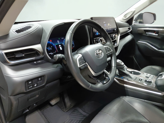 Used 2023 Toyota Highlander Limited AWD/4WD image 26