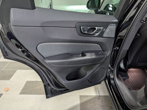 Used 2022 Volvo XC60 T8 R-Design w/ Advanced Package image 9