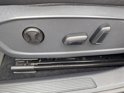 Used 2022 Volkswagen Jetta SE w/ Panoramic Sunroof Package FWD image 26