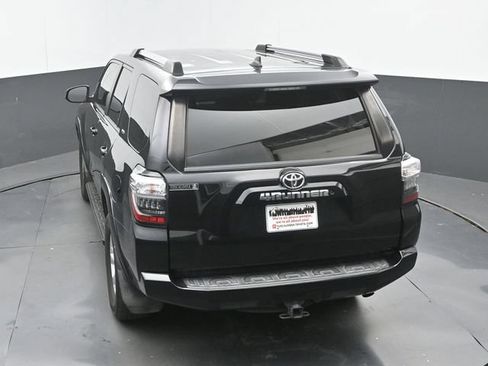 Used 2020 Toyota 4Runner SR5 AWD/4WD image 15