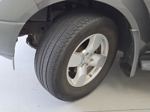 Used 2005 Nissan Frontier LE w/ (X01) Leather Pkg RWD image 29