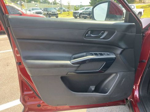 Used 2024 Nissan Pathfinder SV FWD image 15