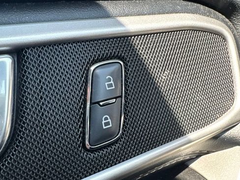 Used 2022 Ford Explorer XLT w/ Equipment Group 202A AWD/4WD image 26