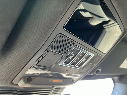 New 2025 Land Rover Discovery Dynamic SE image 21