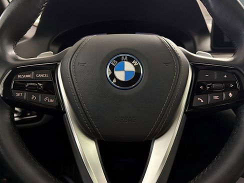 Used 2023 BMW 530e w/ Premium Package image 18