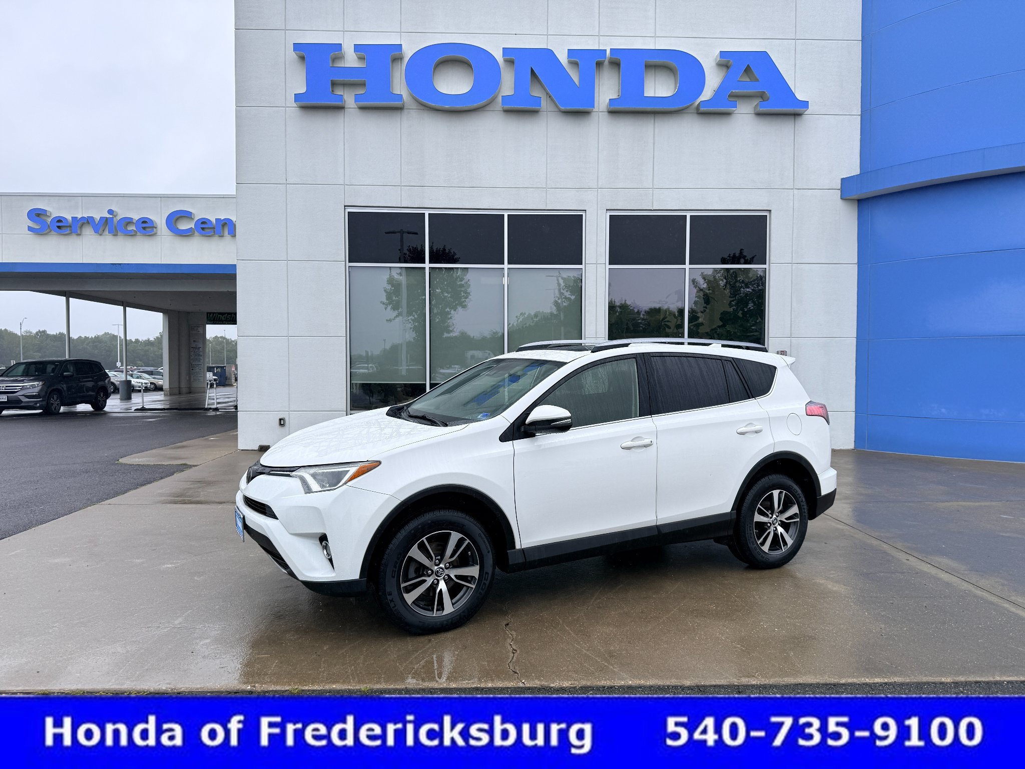 Used 2018 Toyota RAV4 XLE w/ Plus Extra Value Package AWD/4WD image 1