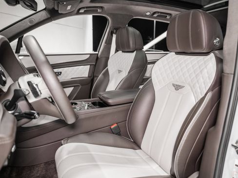 Used 2023 Bentley Bentayga Azure image 20
