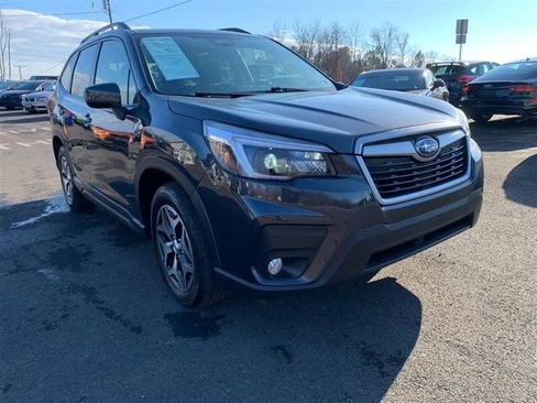 Used 2021 Subaru Forester Premium image 2