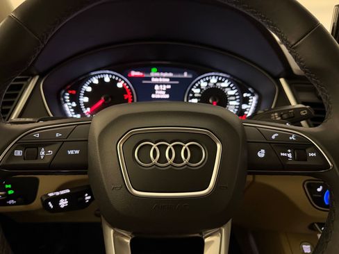 Used 2023 Audi Q5 2.0T Premium w/ Convenience Package AWD/4WD image 11
