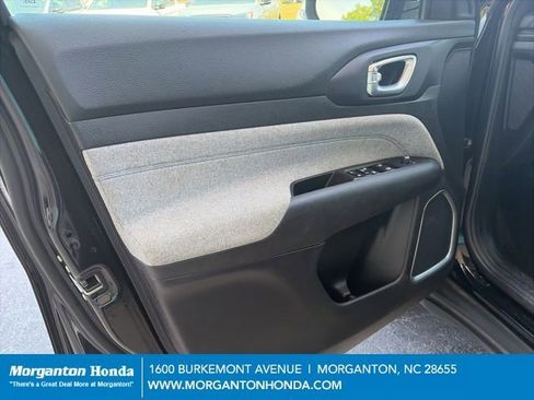 Used 2024 Jeep Compass Latitude AWD/4WD image 11