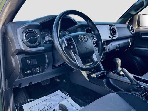 Used 2022 Toyota Tacoma TRD Off-Road AWD/4WD image 9