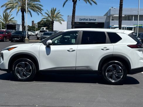 Used 2024 Nissan Rogue SV FWD image 6