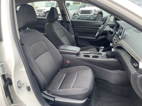 Used 2025 Nissan Altima 2.5 SV image 35