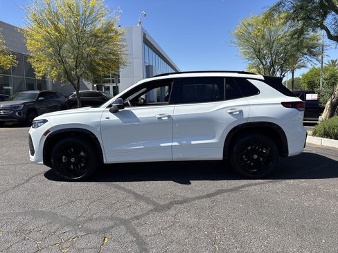 Certified 2025 Volkswagen Tiguan SE R-Line AWD/4WD image 2