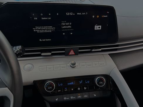 Used 2025 Hyundai Elantra Limited FWD image 16