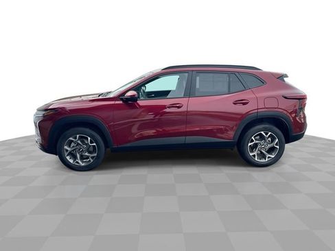 Certified 2025 Chevrolet Trax LT w/ LT Convenience Package image 6