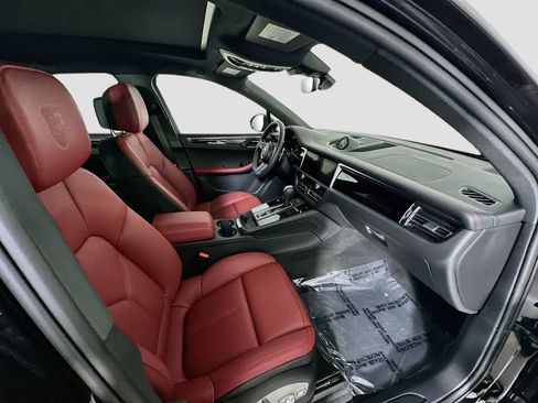 Certified 2026 Porsche Macan AWD/4WD image 29