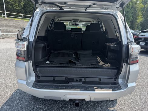 Used 2018 Toyota 4Runner SR5 AWD/4WD image 8
