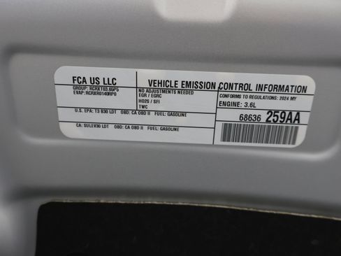 Used 2024 Chrysler Pacifica Touring-L FWD image 20