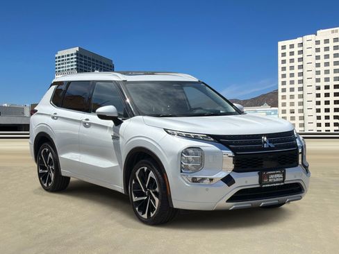 Used 2024 Mitsubishi Outlander 4WD Plug-In Hybrid image 1