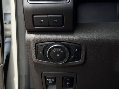 Used 2021 Ford Expedition Max Limited image 24