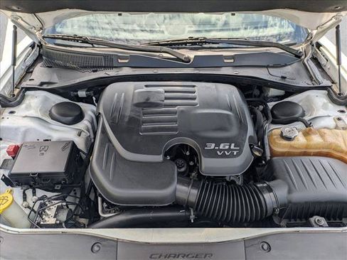 Used 2017 Dodge Charger SXT RWD image 20