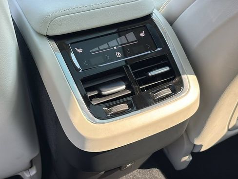 Certified 2025 Volvo XC60 B5 Ultra AWD/4WD image 8