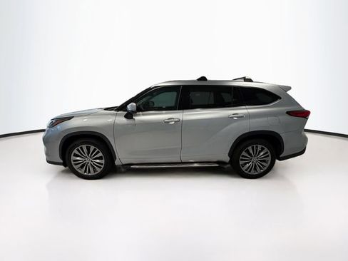 Used 2021 Toyota Highlander Platinum FWD image 4
